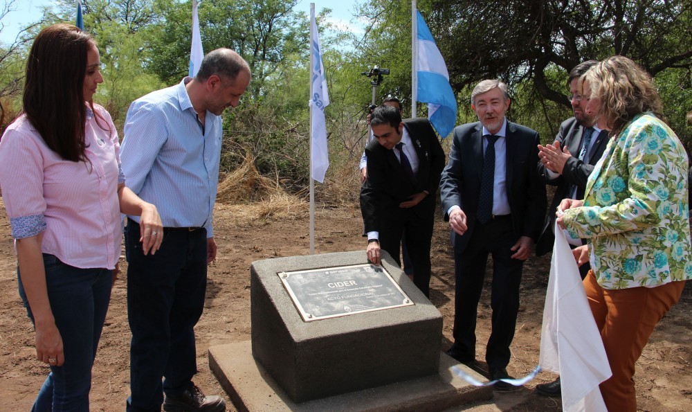 Se descubrió la piedra fundacional del Centro Tecnológico de Quines