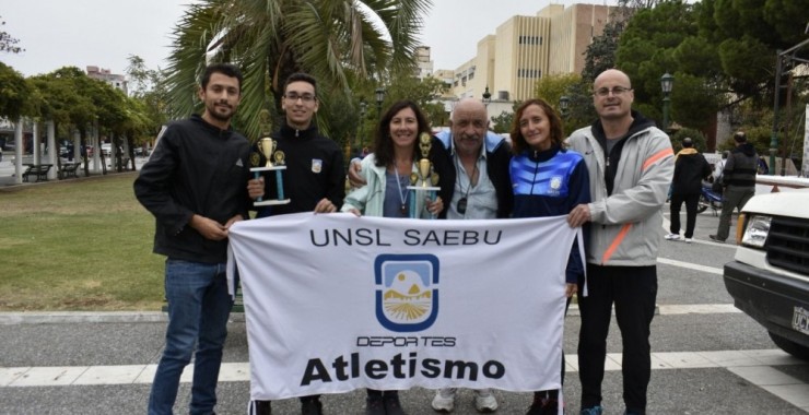 Atletas de la UNSL destacados en maratón internacional