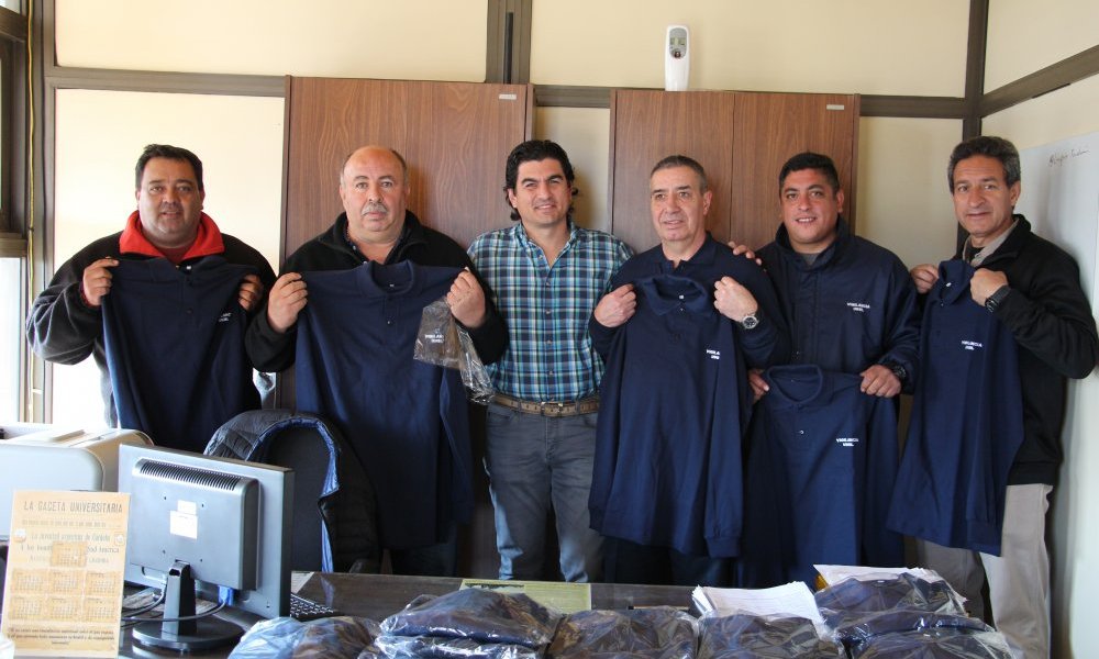 Invierten en indumentaria para el personal de vigilancia de la Universidad