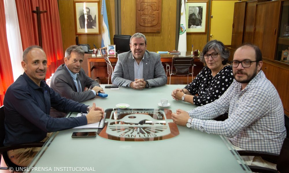 La Universidad estrecha lazos con Laboratorios Puntanos