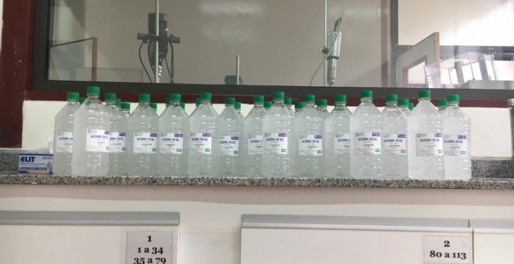 La Universidad entregó la primera tanda de alcohol en gel al Gobierno de San Luis