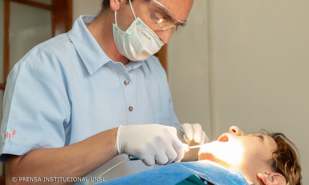 Profesionales trabajan en la detección temprana del cáncer de boca