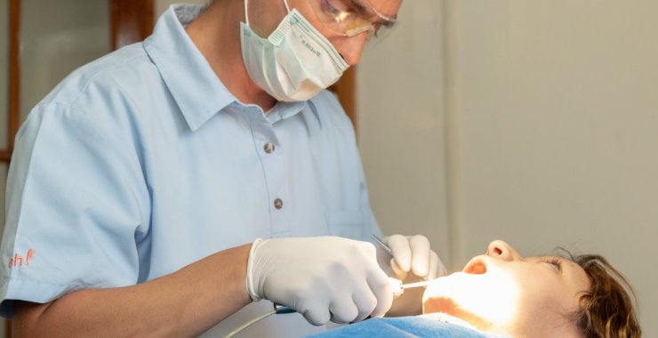 Profesionales trabajan en la detección temprana del cáncer de boca