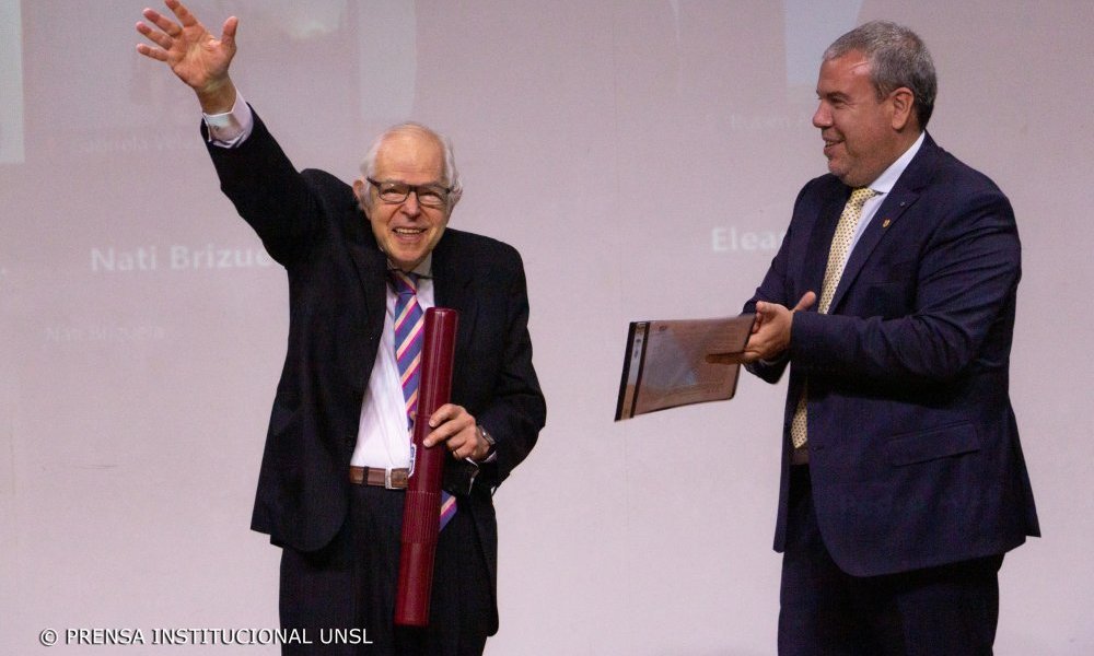 Héctor Fernández Álvarez recibió el Doctorado Honoris Causa por la UNSL