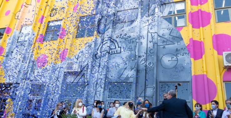 Inauguraron el mural de Einstein en el Bloque I