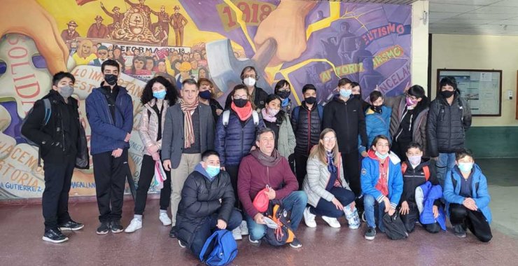 Estudiantes de la Escuela Normal Juan Pascual Pringles visitaron la FICA