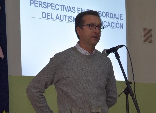 El Dr. José Luis Cuesta Gómez visita la UNSL y capacita en Autismo