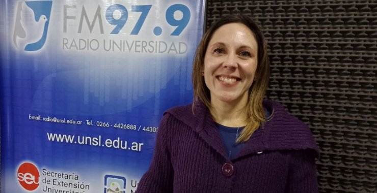 Investigadora de física presenta su libro sobre Mecánica Estadística