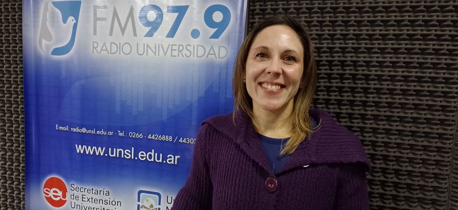 Investigadora de física presenta su libro sobre Mecánica Estadística