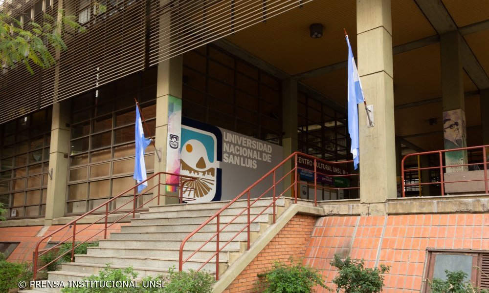 La Facultad de Ciencias Humanas acreditó tres carreras de posgrado