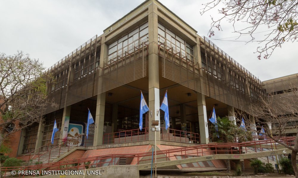 Dan a conocer los Anuarios Estadísticos de la Universidad