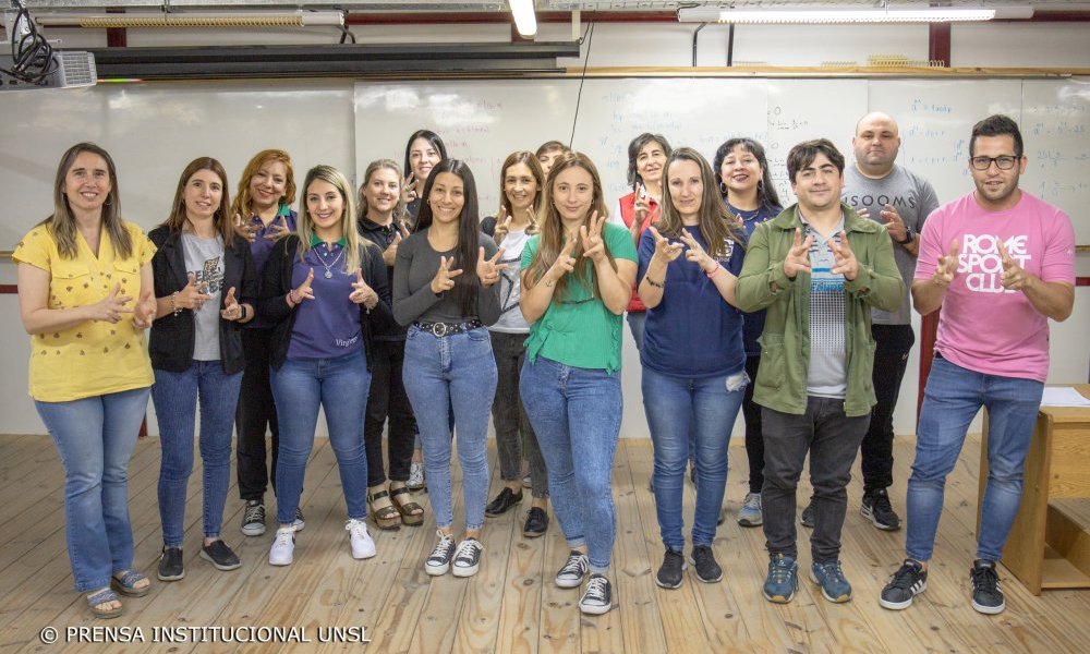 Nodocentes se capacitaron en lengua de señas para atención a ingresantes