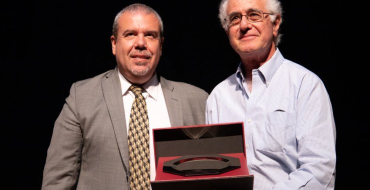 El Dr. Víctor Penchaszadeh recibió el Premio Mauricio López