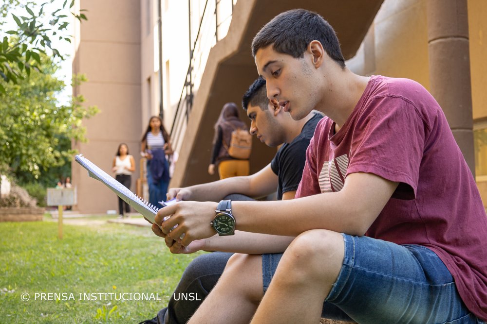 Propuestas formativas de la Comisión Nacional de Actividades Espaciales
