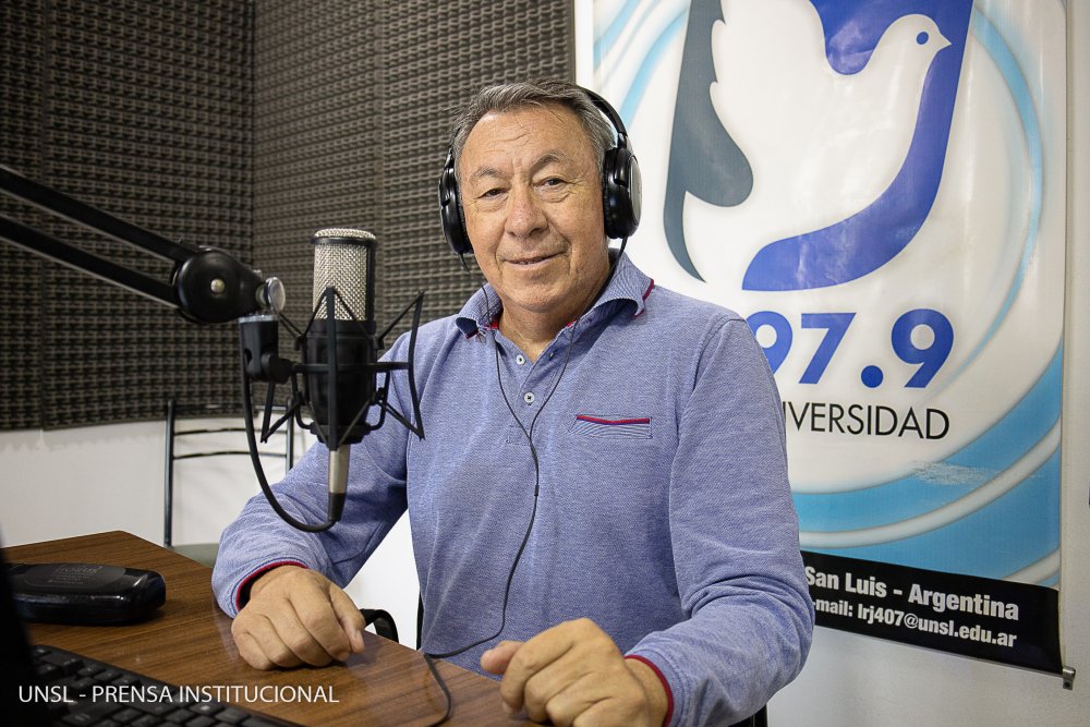 Radio Universidad estrena «Voces del cincuentenario» con Oscar Flores