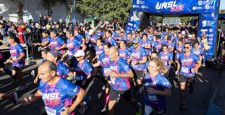 Cerca de mil atletas participaron de la segunda edición de la «UNSL Corre»