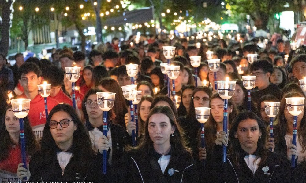 Procesión Cívica: 107 ediciones de honor a la historia y la actualidad