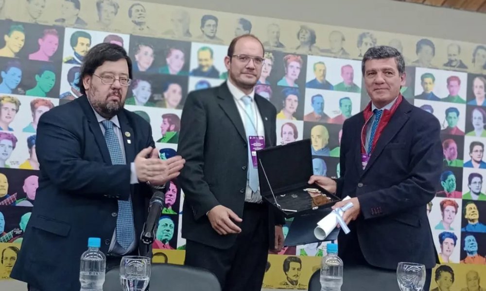 El Dr. José Luis Zamorano Gómez recibió el título honorífico de la UNSL