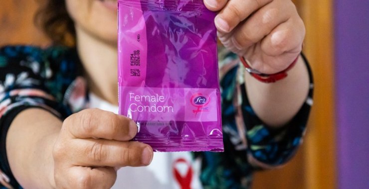 El Centro de Salud Estudiantil se suma a la entrega de preservativos para vulvas